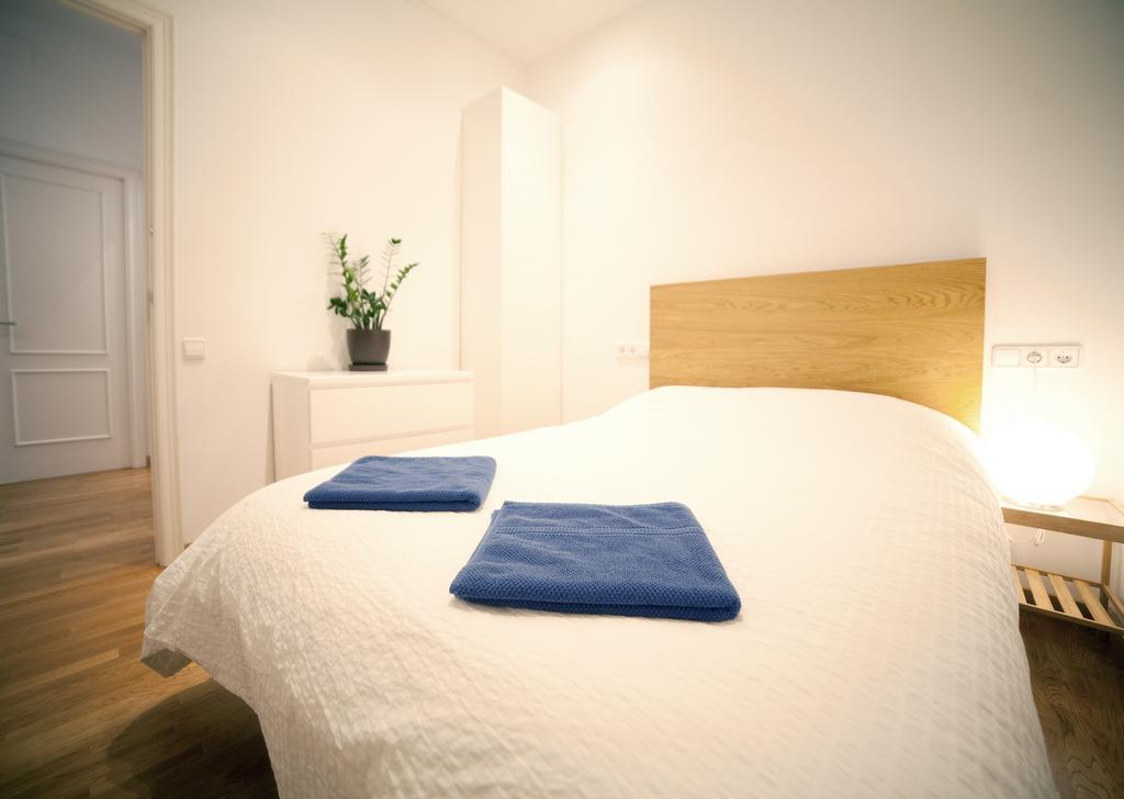 Apartment In Plaza Catalunya Barcelona Room photo