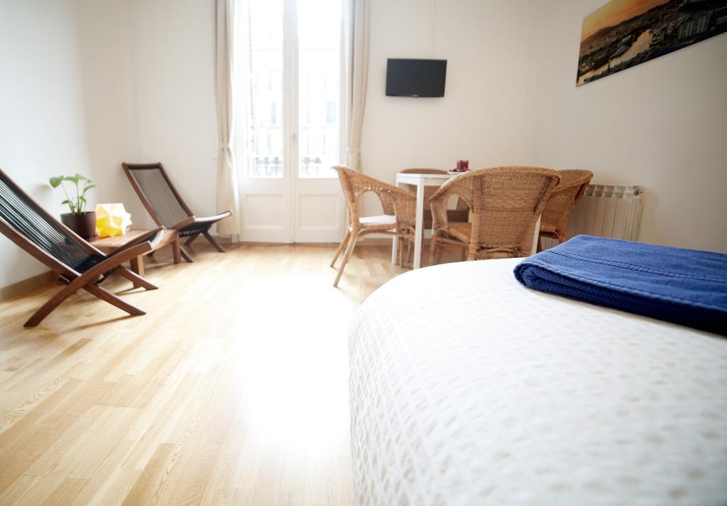 Apartment In Plaza Catalunya Barcelona Room photo
